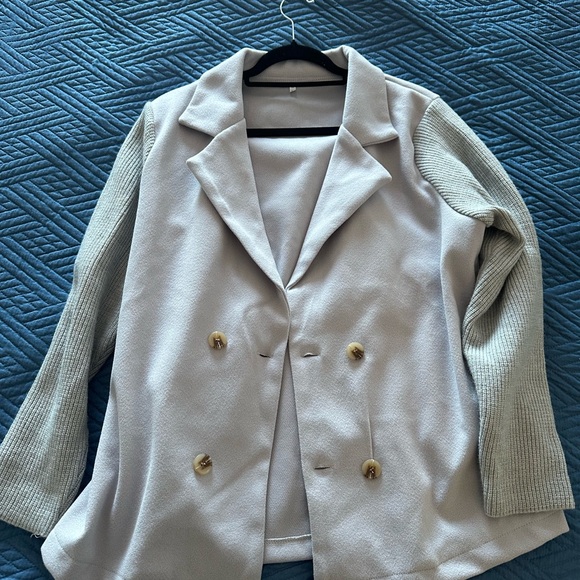 Jolie Blake | Grey Eva Sweater Blazer in Size L - Picture 3 of 4